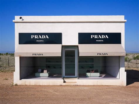 prada marfa bild geschichte|Prada marfa.